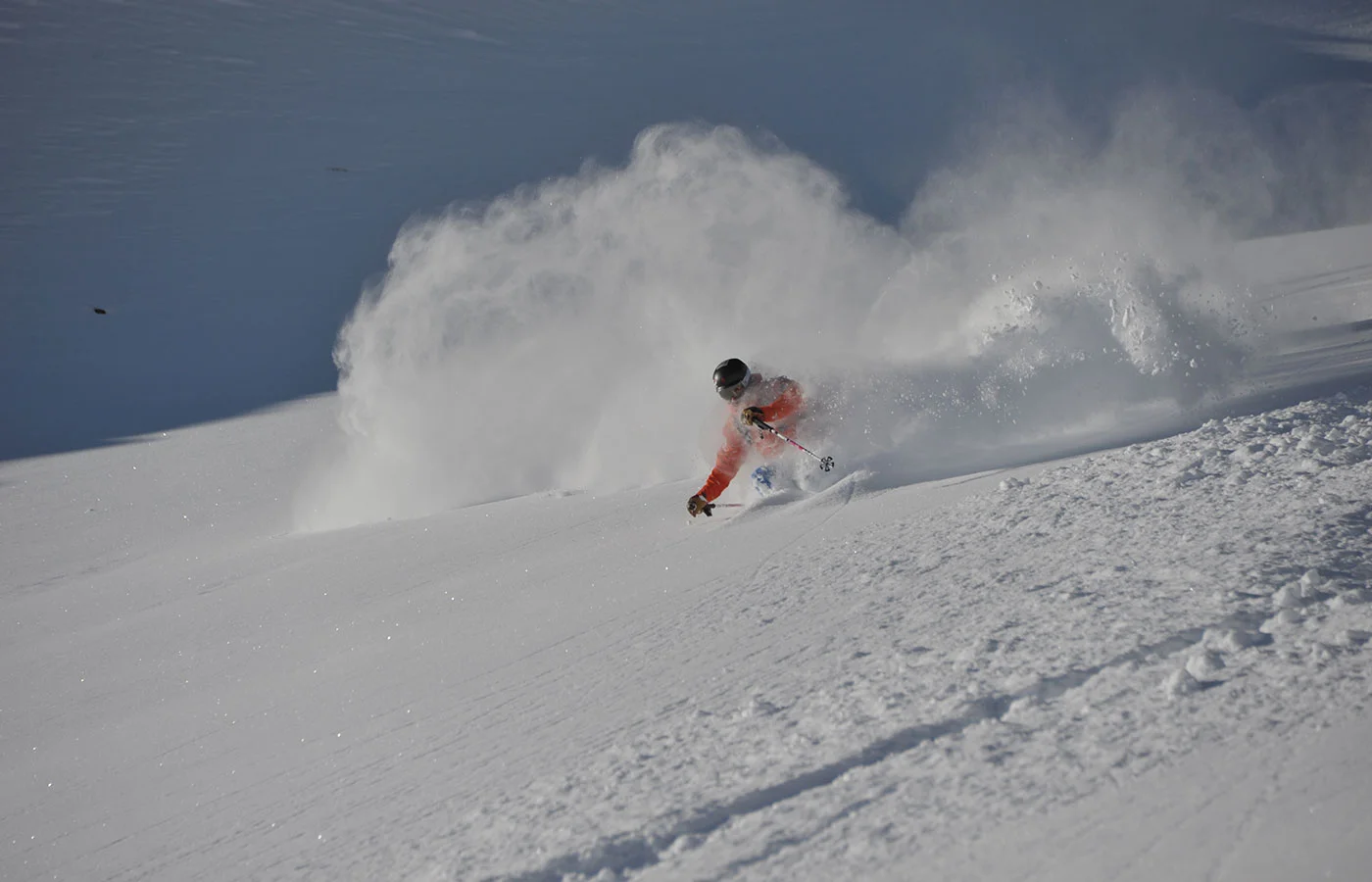 Freerider im Pulverschnee abseits der Piste